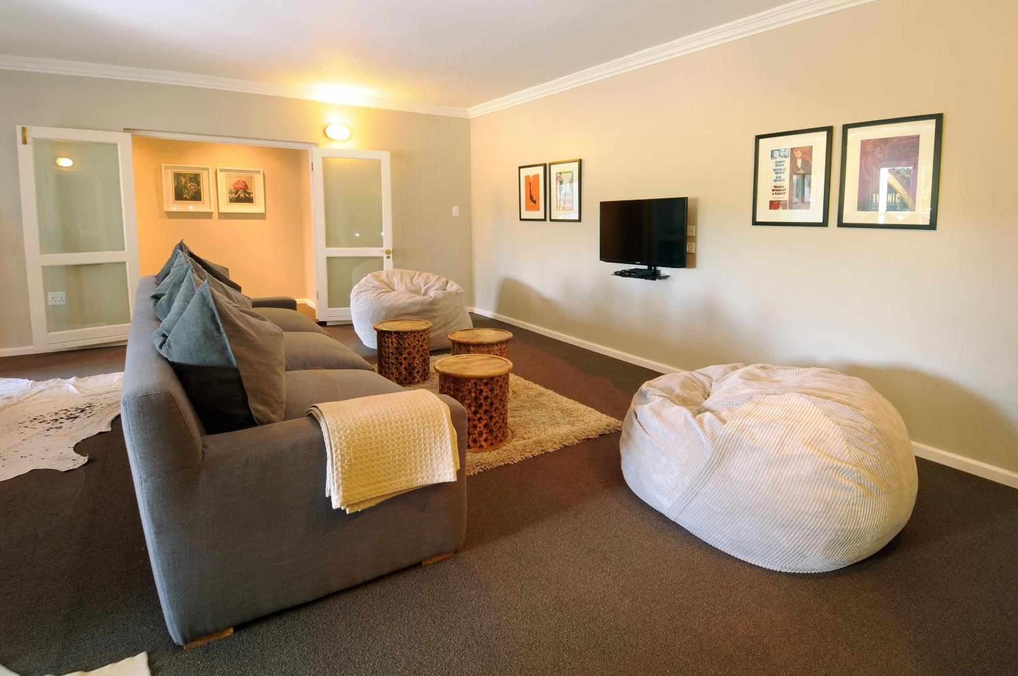 8A Grahamstown By The Oyster Collection Hotel Room photo